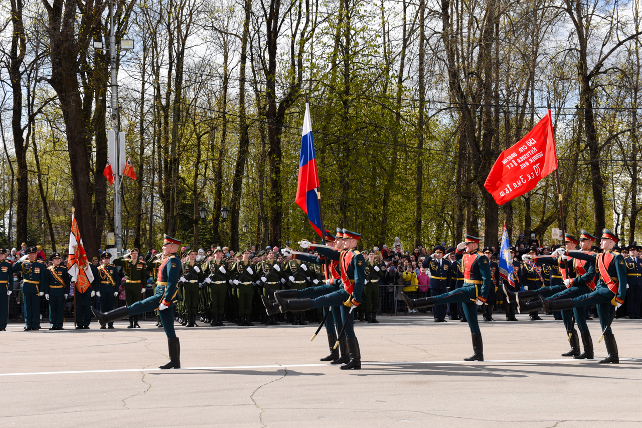 Парад смоленск 2024. Парад 9 мая Смоленск. Парад Победы в Смоленске 2024. 65 Лет Победы парад. Торжественное шествие войск Луга.