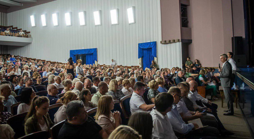 василий Анохин провел встречу с жителями Ленинского и Промышленного районов - фото - 1