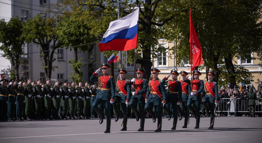 парад Великой Победы в Городе-герое Смоленске - фото - 1